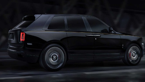 سعر ومواصفات سيارة بلاك بادج Rolls Royce Cullinan Black Badge في السعودية 1443