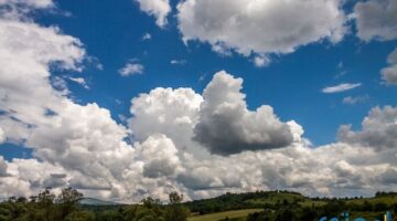 رؤية حلم السحاب البيضاء والسوداء في المنام